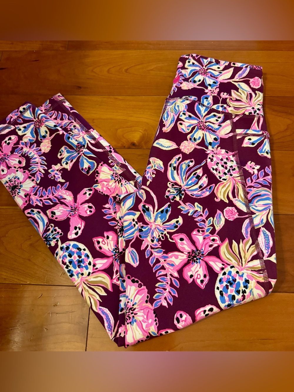 NWOT Lilly Pulitzer High Rise Midi Leggings Tropical Cherry With A Twist Size S